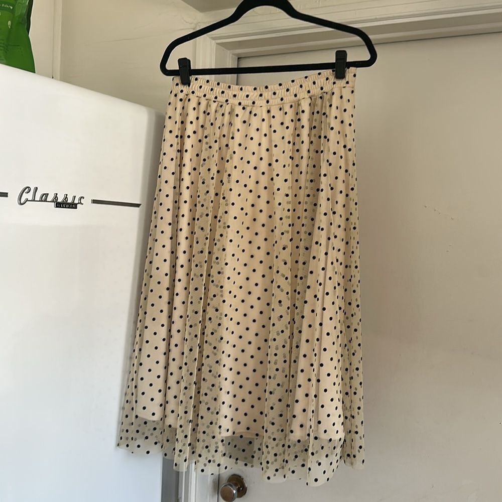 Tan and black polkadot miniskirt - Picture 3 of 5